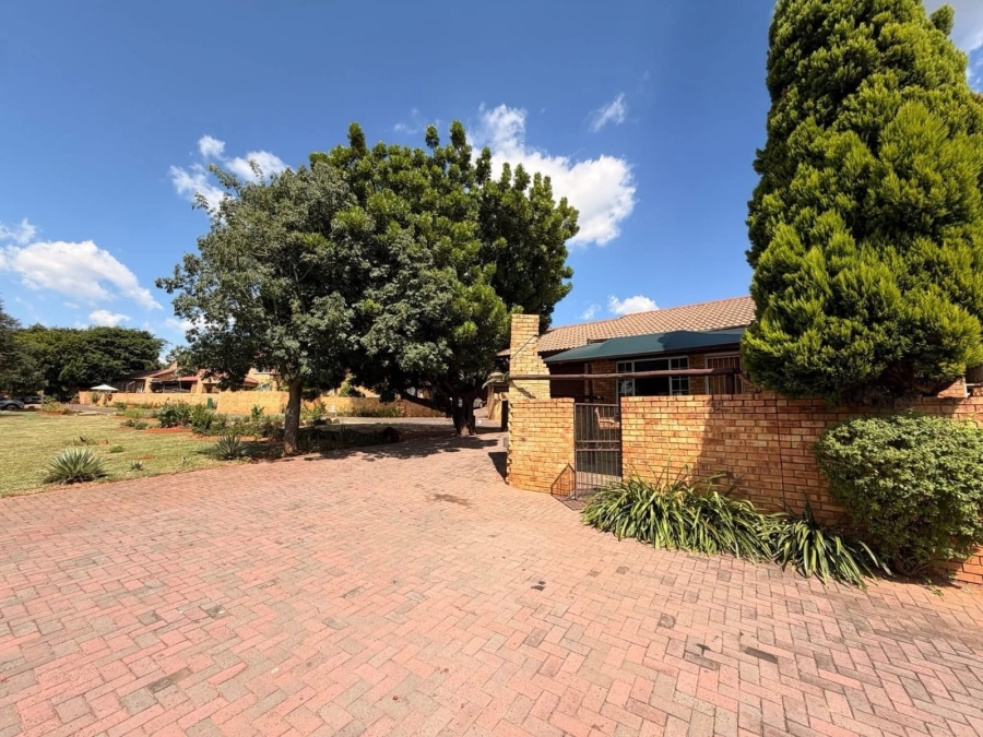 3 Bedroom Property for Sale in Safari Gardens North West